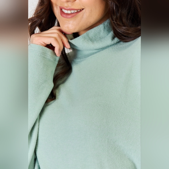 HYFVE Designer Long Sleeve Turtleneck Top - Picture 5 of 6